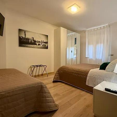 Leoncino 14 * Verona