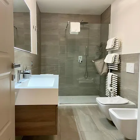 Leoncino 14 Apartament