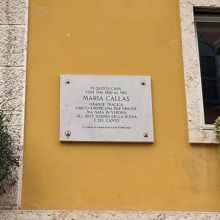 Apartman Leoncino 14 *